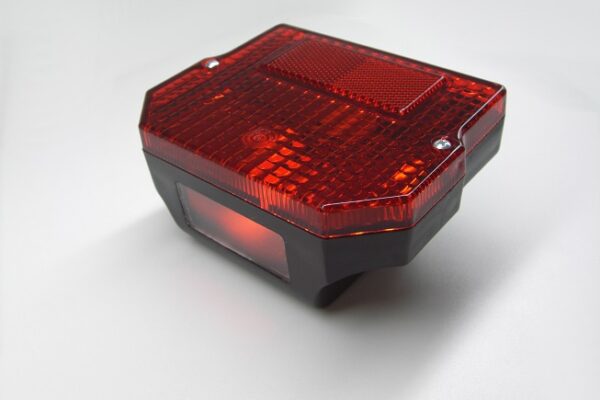 Art. 1164 Rücklicht komplett eckig S53,SR50 1.(shop).JPG