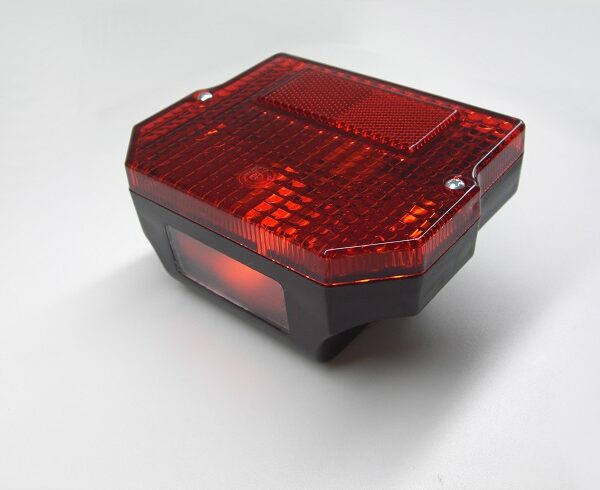 Art. 1164 Rücklicht komplett eckig S53,SR50 1.(shop).JPG