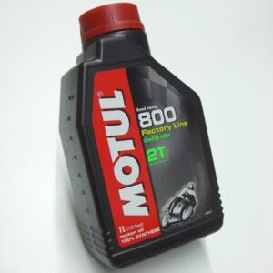 Art. 1583 Motul 800 Motoröl 2T -1Liter- Road Racing(shop).JPG