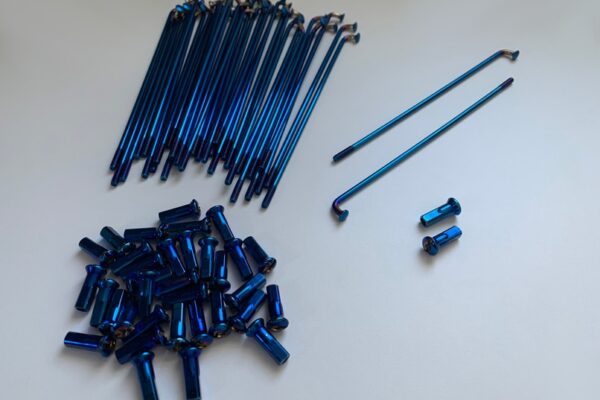 Art. 2830 Speichen Satz 143,5mm M3,5 + Nippel blau(shop).jpg