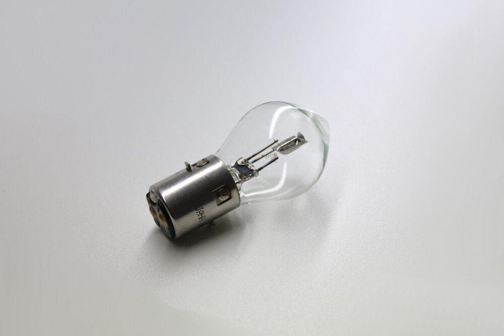 Art. 1152 Birne 6V 25_25W (BA20d)(shop).JPG