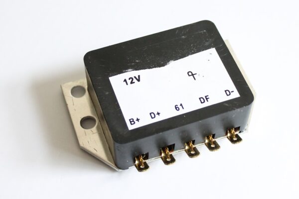 Art. 2316 Spannungsregler elektronisch 12 Volt 1.(shop).JPG