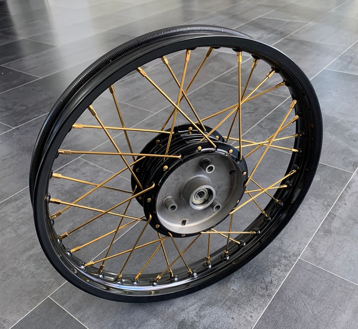 Art. 2985-060 16 Zoll Speichenrad für Simson Felgenring 1,5x16 Alu schwarz  Radnabe schwarz  Speichen gold 1.(shop).JPG