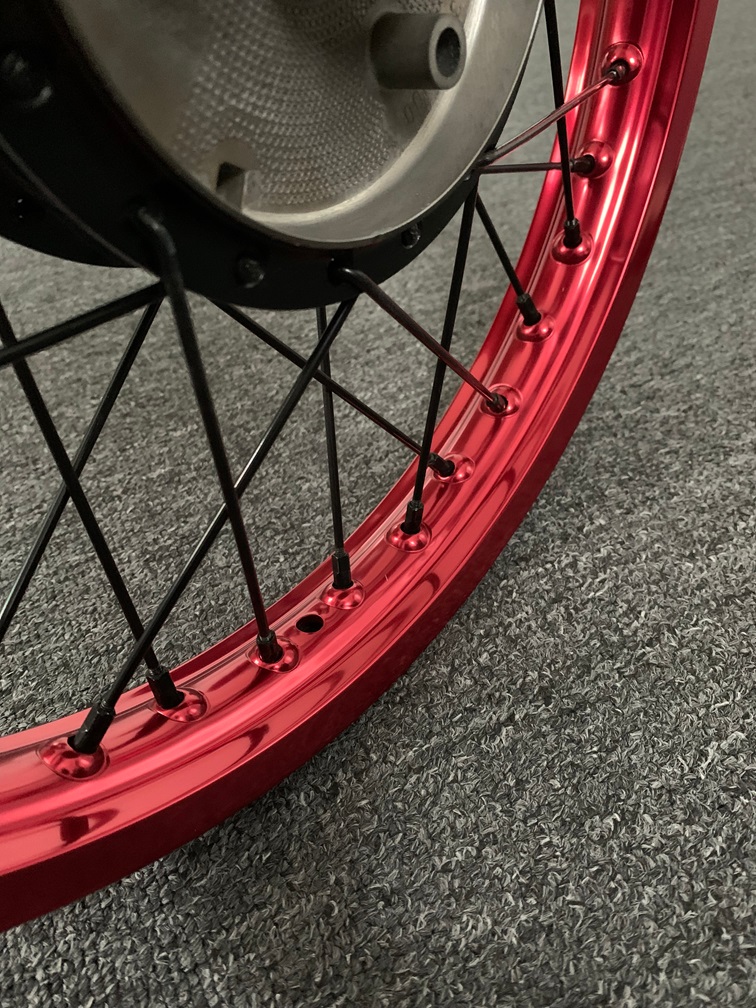 Art. 2985-129 16 Zoll Speichenrad für Simson Felgenring 1,5x16 Alu rot  Radnabe schwarz  Speichen schwarz 3.(shop).jpg